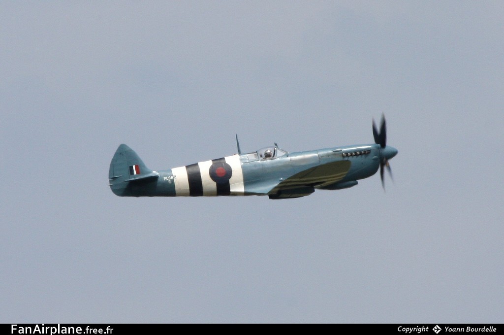 Supermarine 365 Spitfire PR11 - G-MKXI