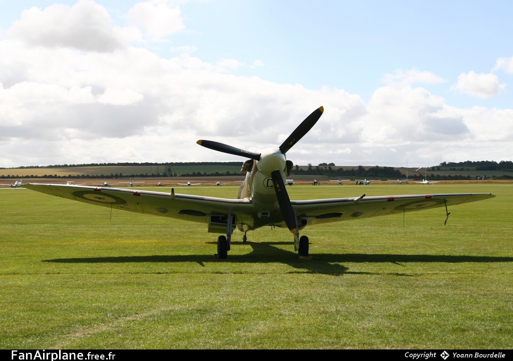 Supermarine 349 Spitfire LF5B - G-MKVB