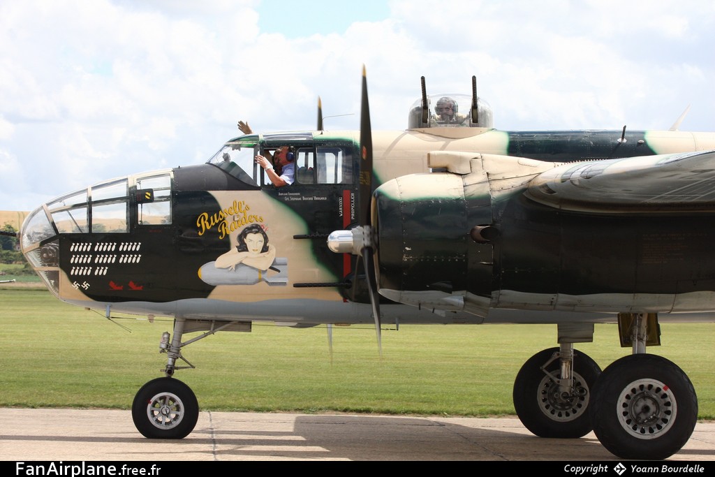 North American B-25J - F-AZZU