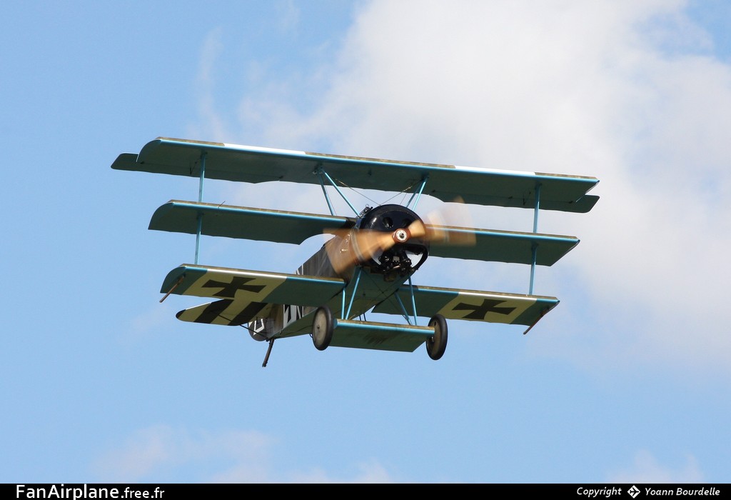 Fokker Dr-1 Replica - G-CDXR