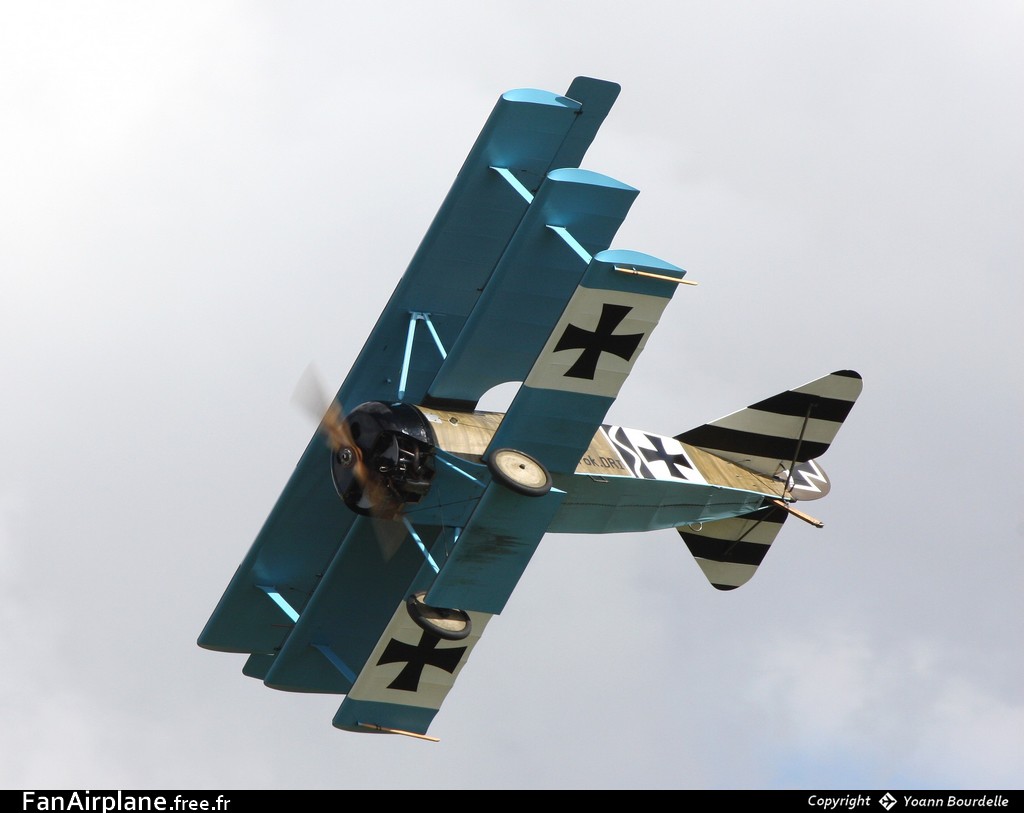 Fokker Dr-1 Replica - G-CDXR
