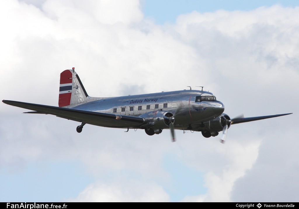 Douglas C-53D Skytrooper (DC-3) - LN-WND