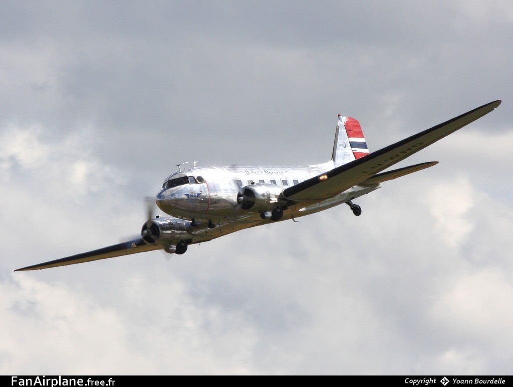 Douglas C-53D Skytrooper (DC-3) - LN-WND