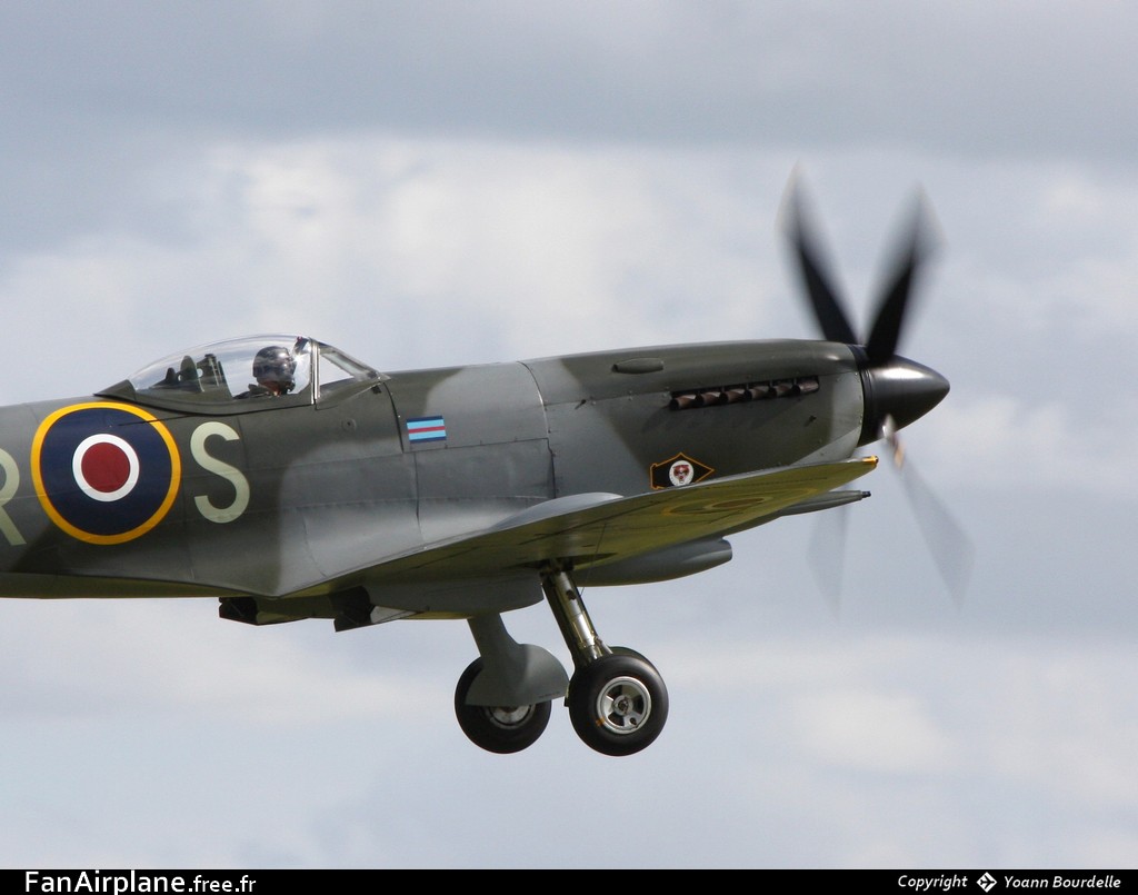 Supermarine 361 Spitfire LF16E - G-OXVI