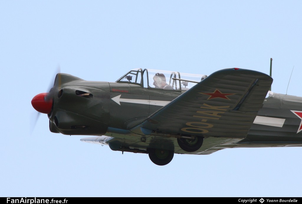 Yakovlev YAK-18 - OO-IAK