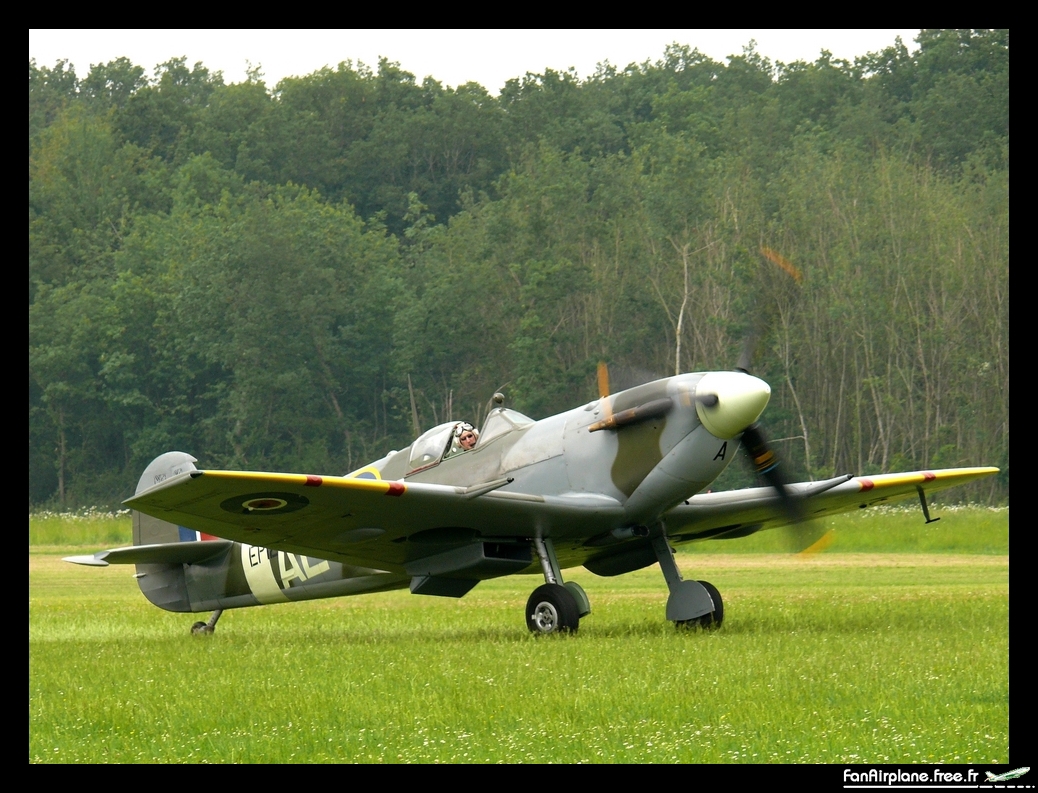 Supermarine 349 Spitfire LF5B - G-LFVB