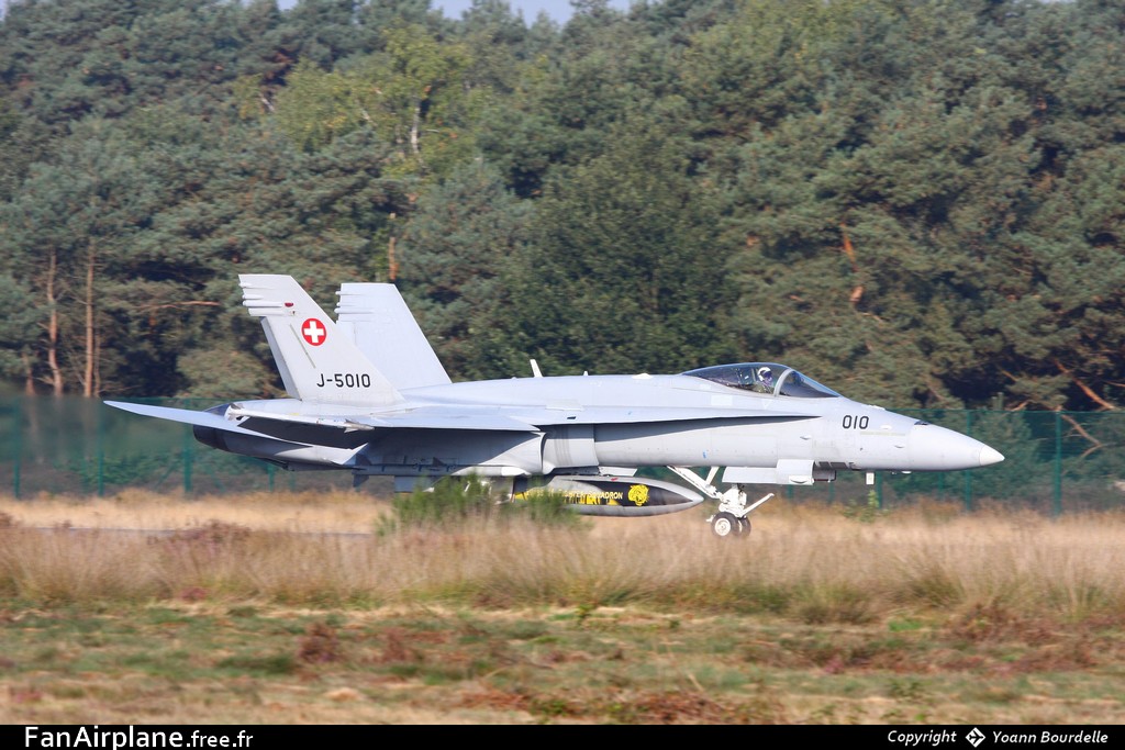McDonnell Douglas F/A-18C Hornet - J-5010