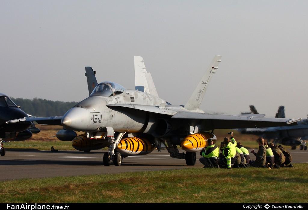McDonnell Douglas EF-18A Hornet - C15-24/15-11