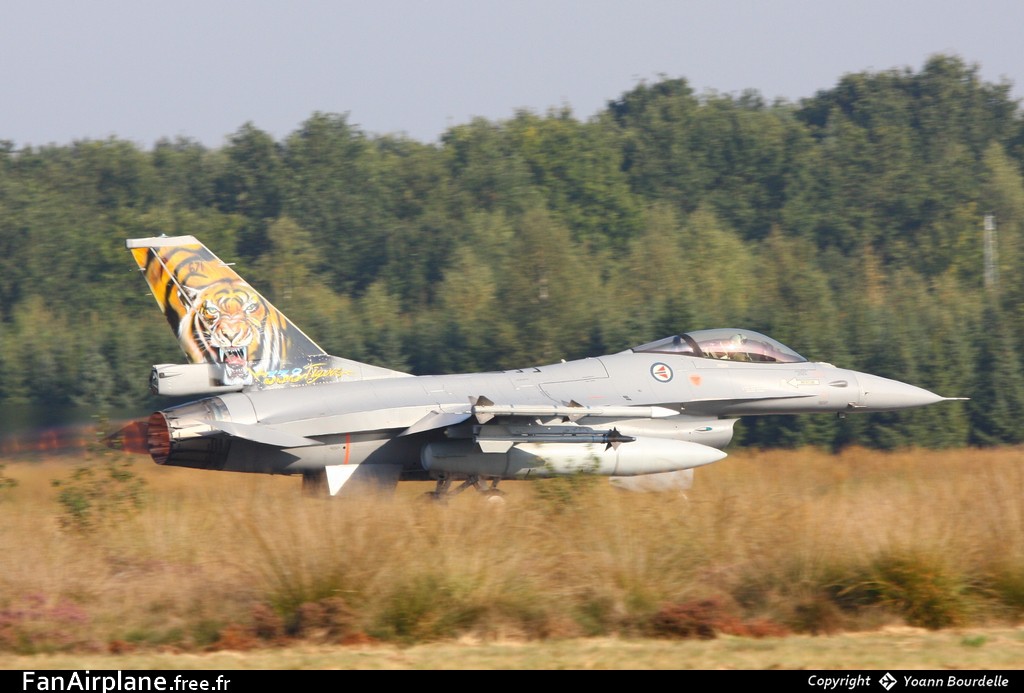 Fokker F-16AM Fighting Falcon - 671