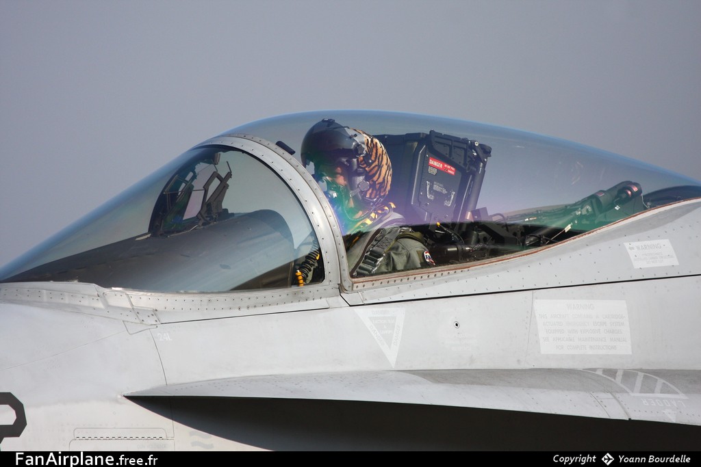 McDonnell Douglas F/A-18C Hornet - J-5012