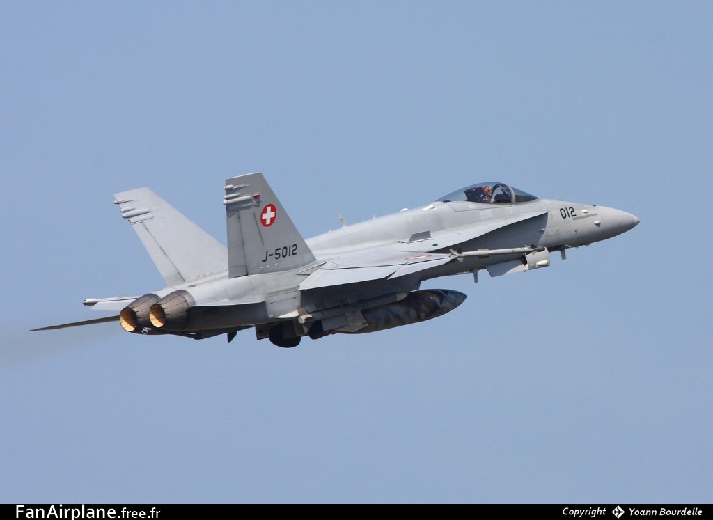 McDonnell Douglas F/A-18C Hornet - J-5012