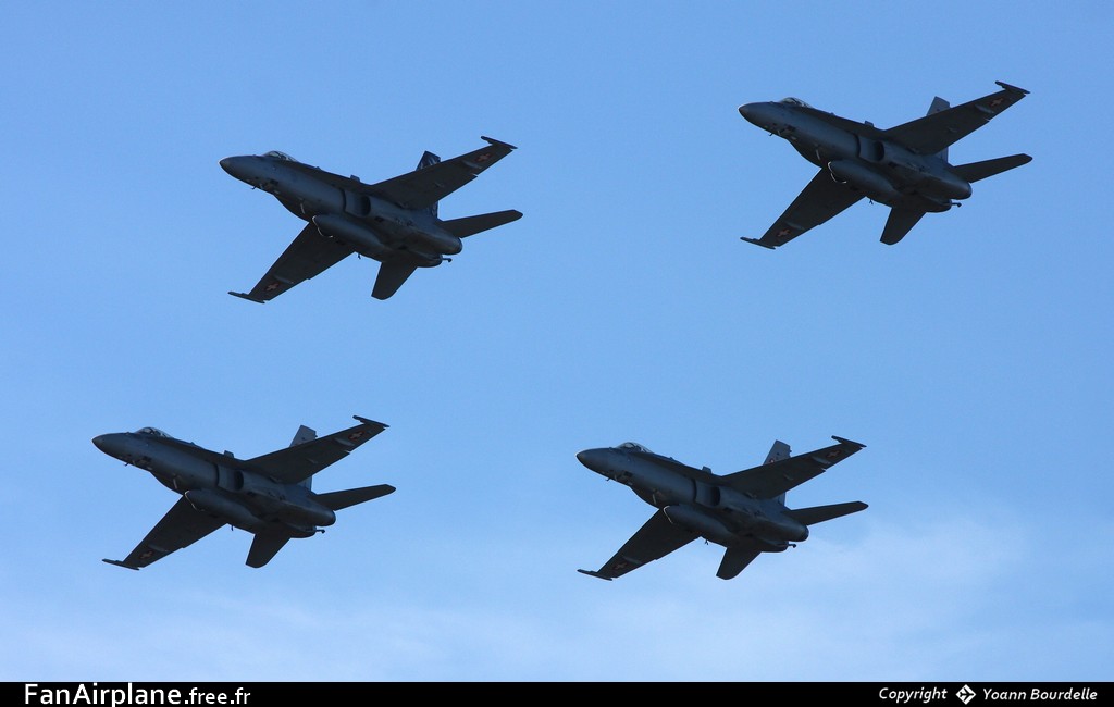 McDonnell Douglas F/A-18C Hornet - J-5011