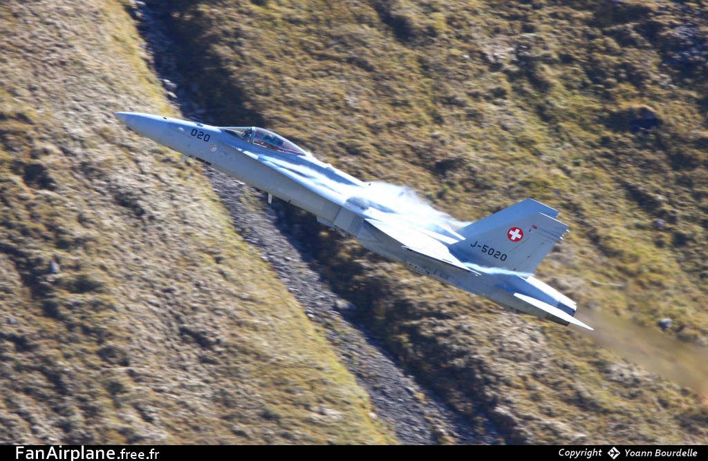 McDonnell Douglas F/A-18C Hornet - J-5020