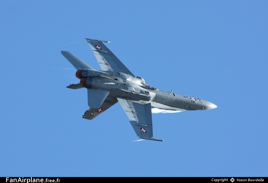 McDonnell Douglas F/A-18C Hornet - J-5020