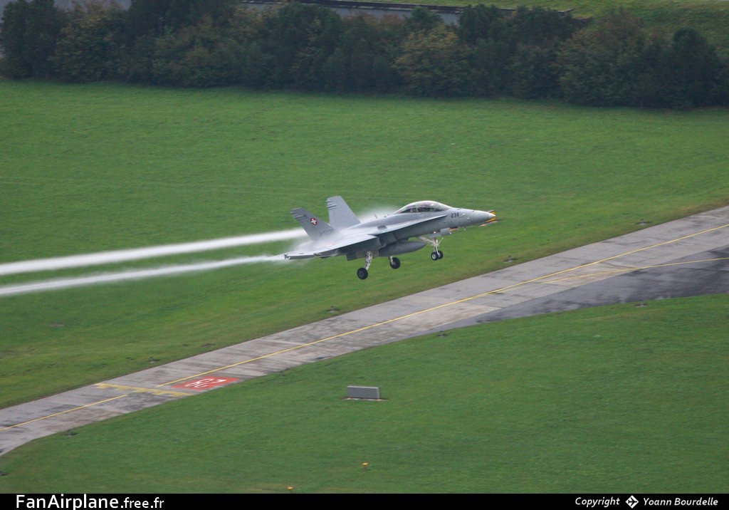 McDonnell Douglas F/A-18D Hornet - J-5236