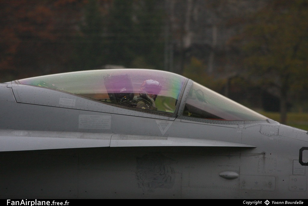 McDonnell Douglas F/A-18C Hornet - J-5011