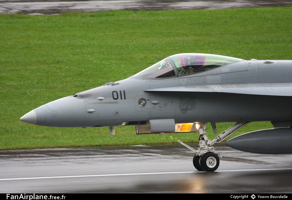 McDonnell Douglas F/A-18C Hornet - J-5011