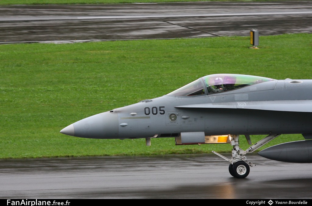 McDonnell Douglas F/A-18C Hornet - J-5005