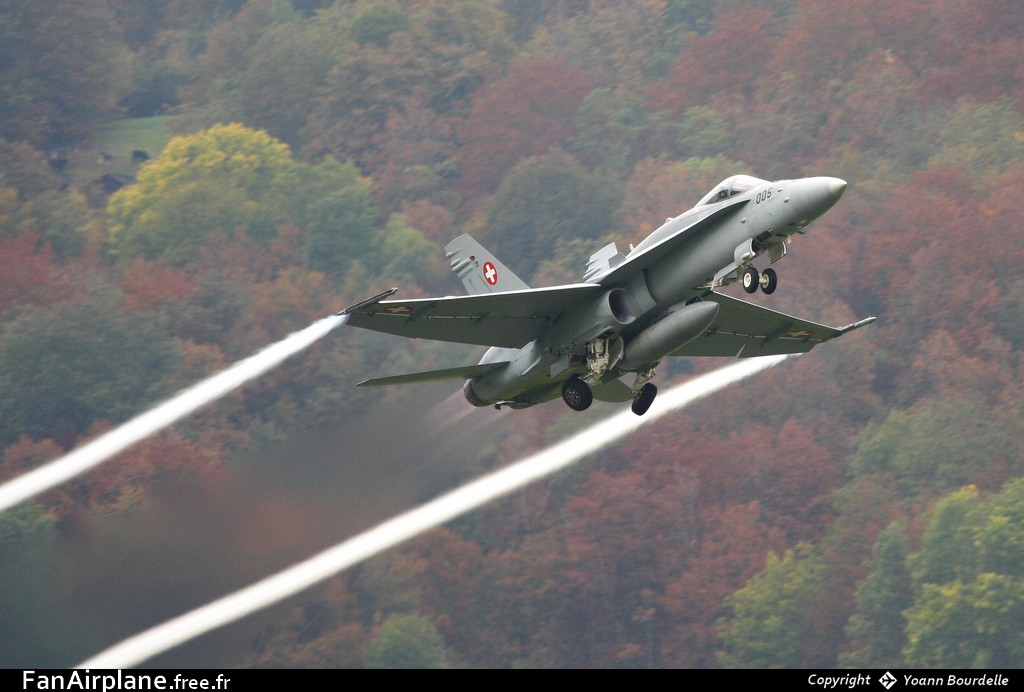 McDonnell Douglas F/A-18C Hornet - J-5005