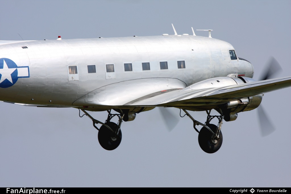 Douglas C-47B Dakota (DC-3A) - F-AZOX