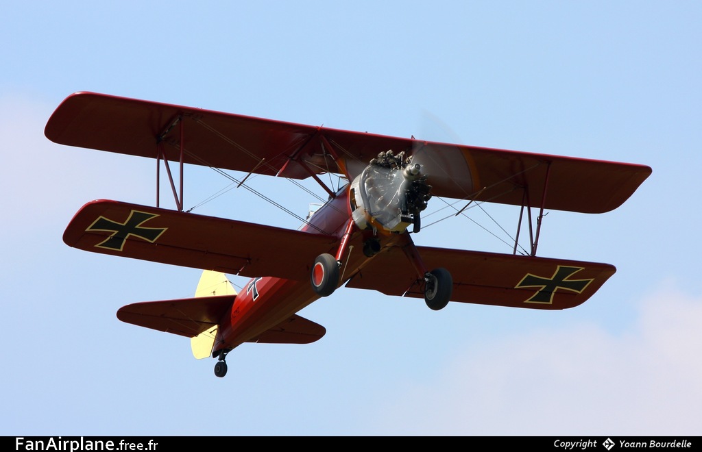 Boeing Stearman E75 - F-AZMZ