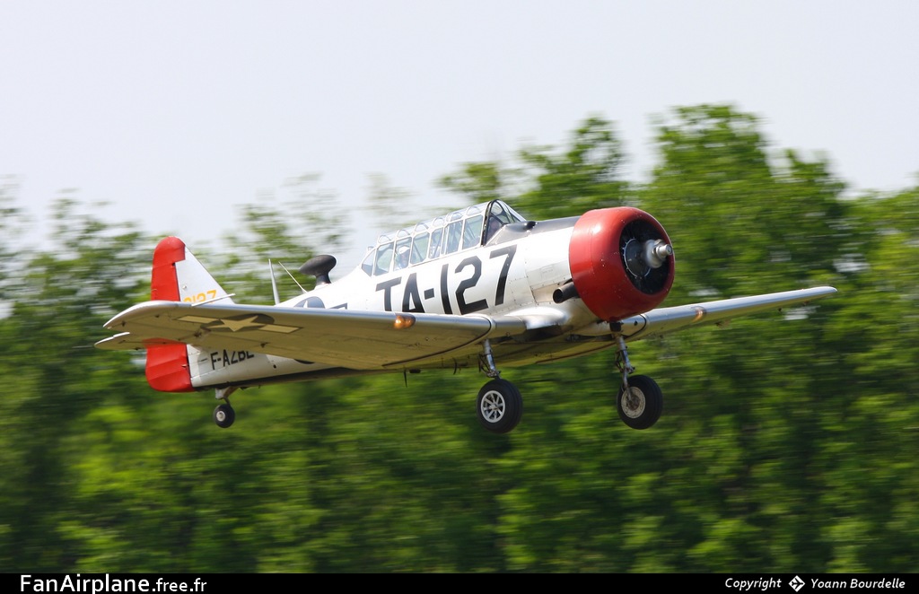 North American AT-6C Texan - F-AZBE