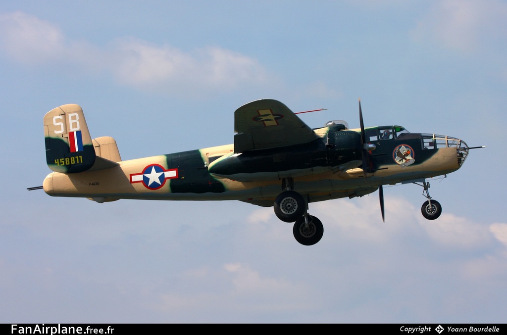 North American B-25J - F-AZZU