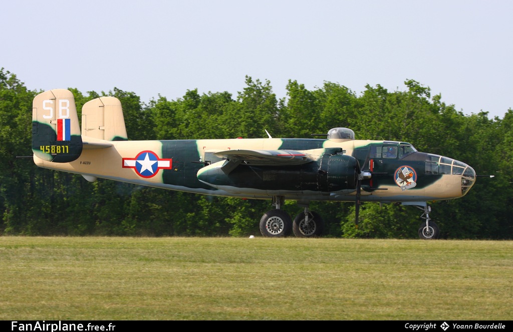 North American B-25J - F-AZZU