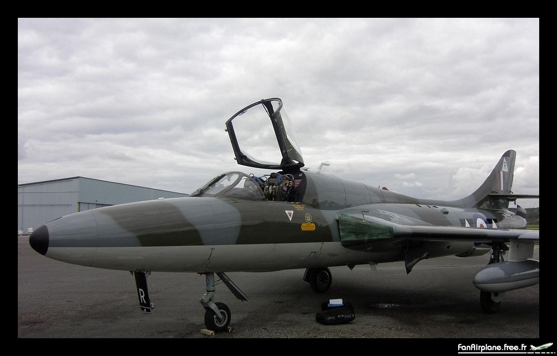 Hawker Hunter T7 - G-BXFI