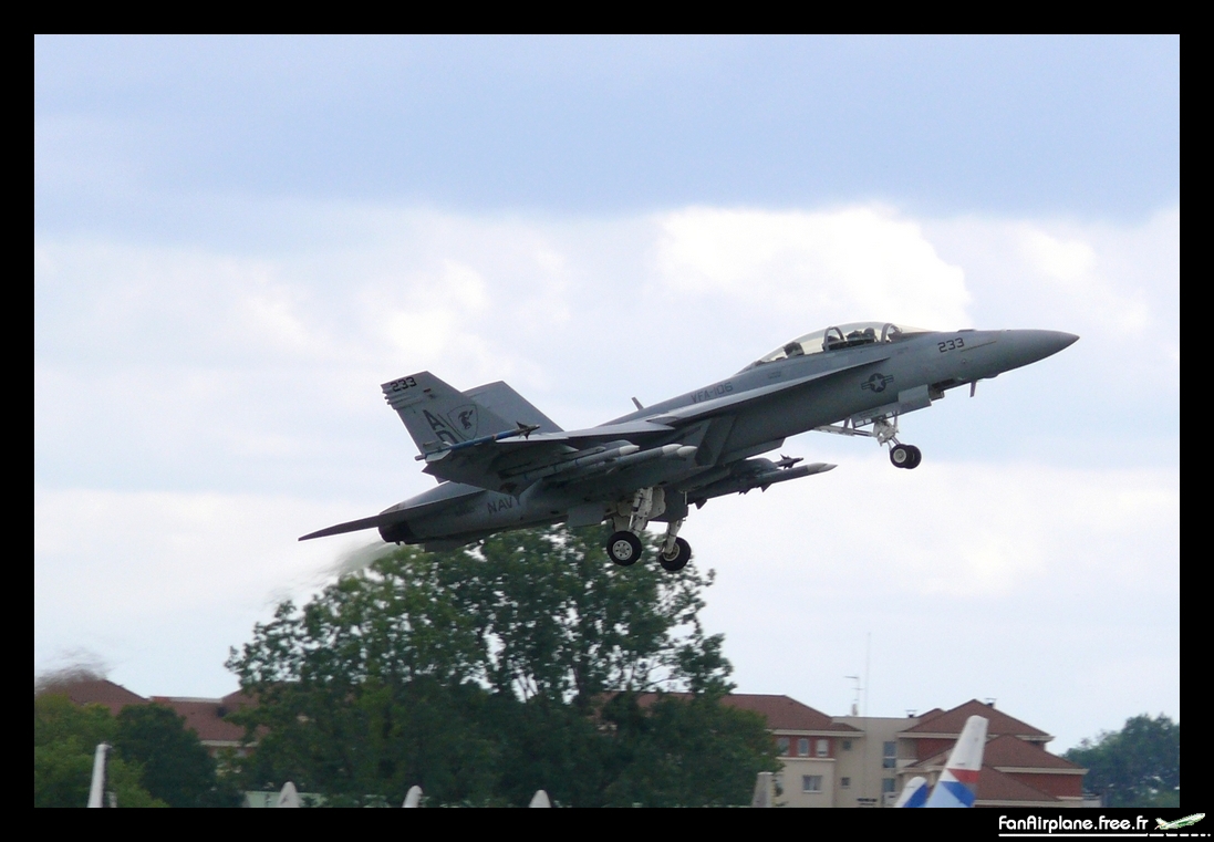 Boeing F/A-18F Super Hornet - 166660/AD233
