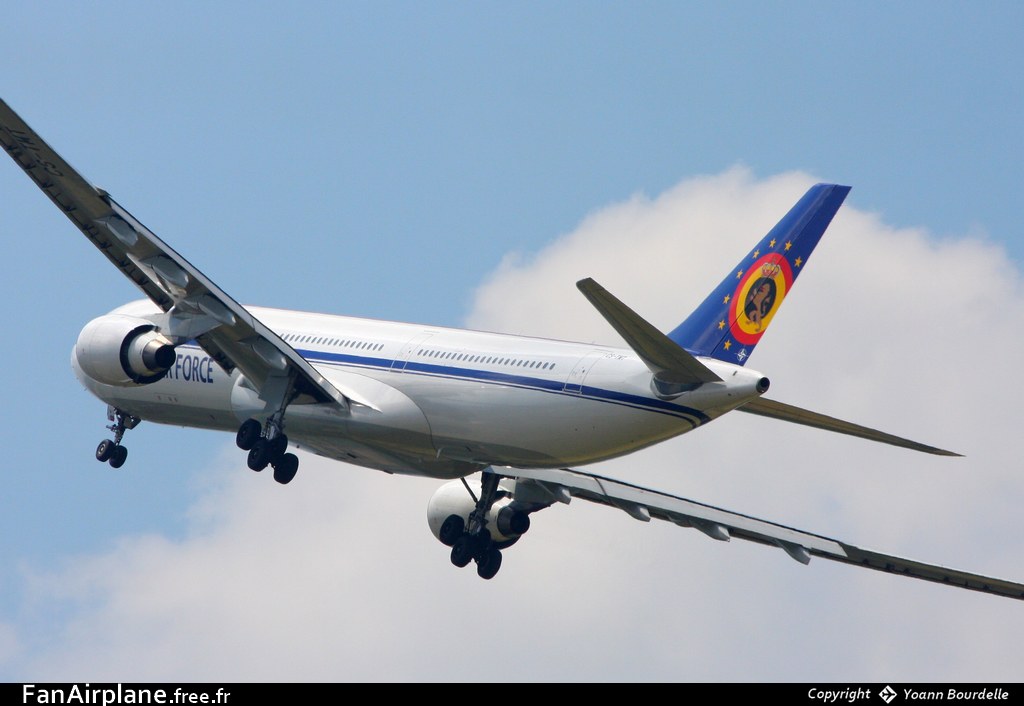 Airbus A330-322 - CS-TMT