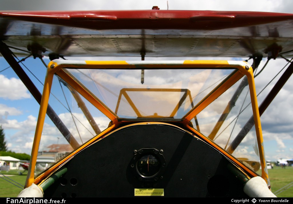 Boeing Stearman E75 - F-AZMZ