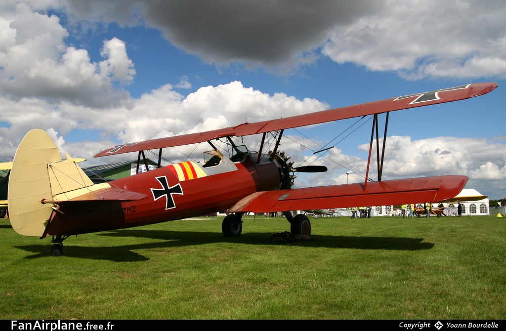 Boeing Stearman E75 - F-AZMZ