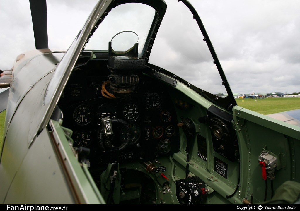 Supermarine 349 Spitfire LF5B - G-MKVB