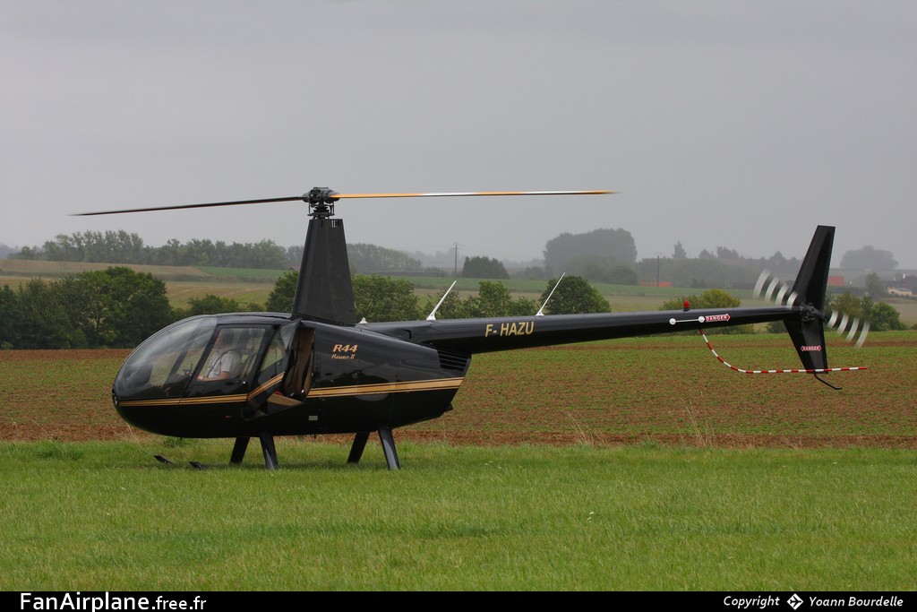 Robinson R-44 Raven II - F-HAZU