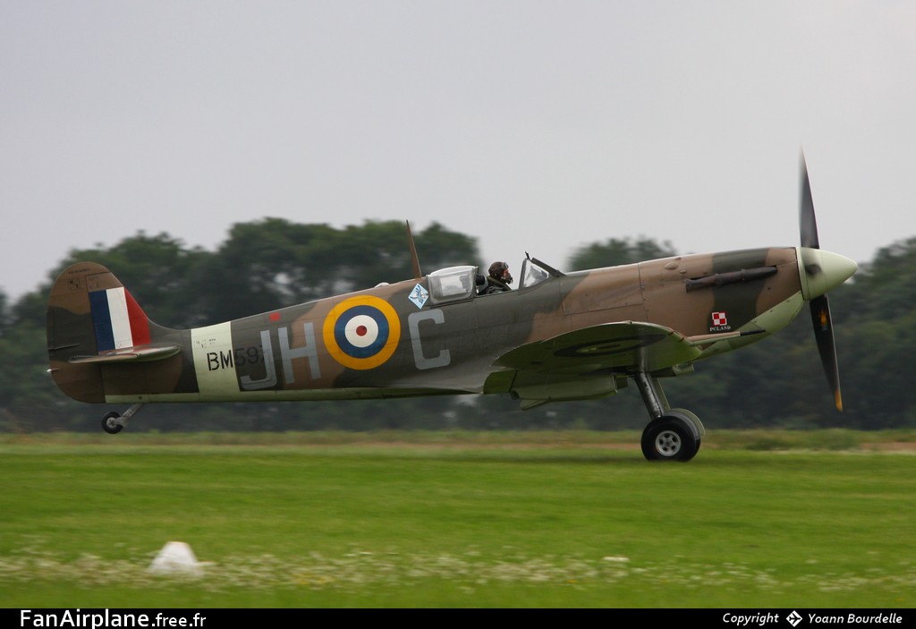 Supermarine 349 Spitfire LF5B - G-MKVB