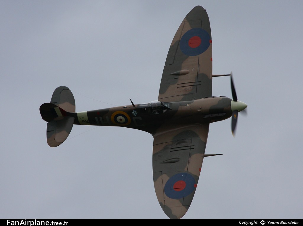 Supermarine 349 Spitfire LF5B - G-MKVB