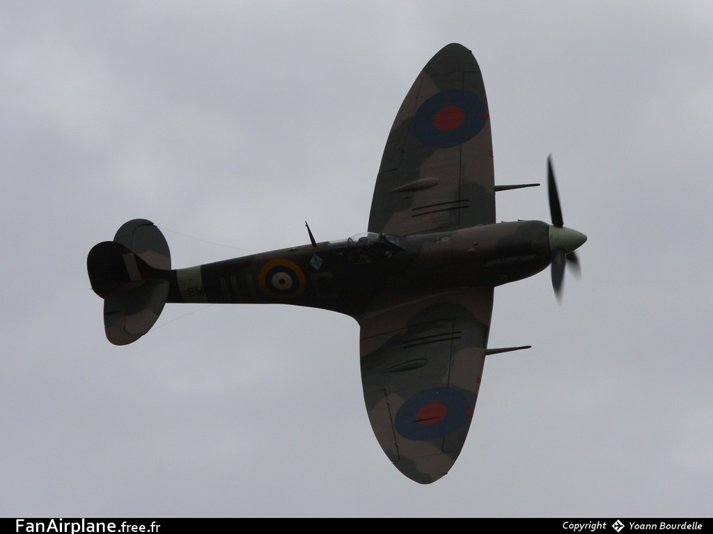 Supermarine 349 Spitfire LF5B - G-MKVB