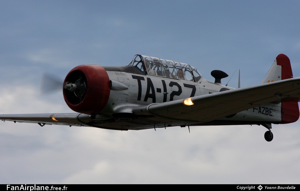 North American AT-6C Texan - F-AZBE
