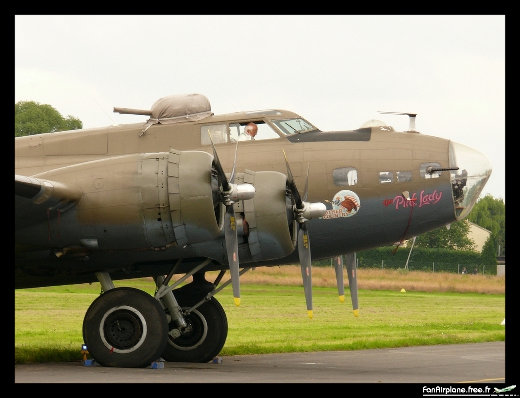 Boeing B-17G Flying Fortress (299P) - F-AZDX